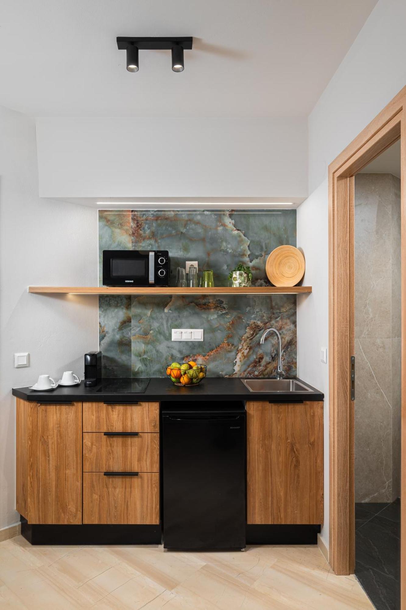 הרסוניסוס Makas Suites מראה חיצוני תמונה