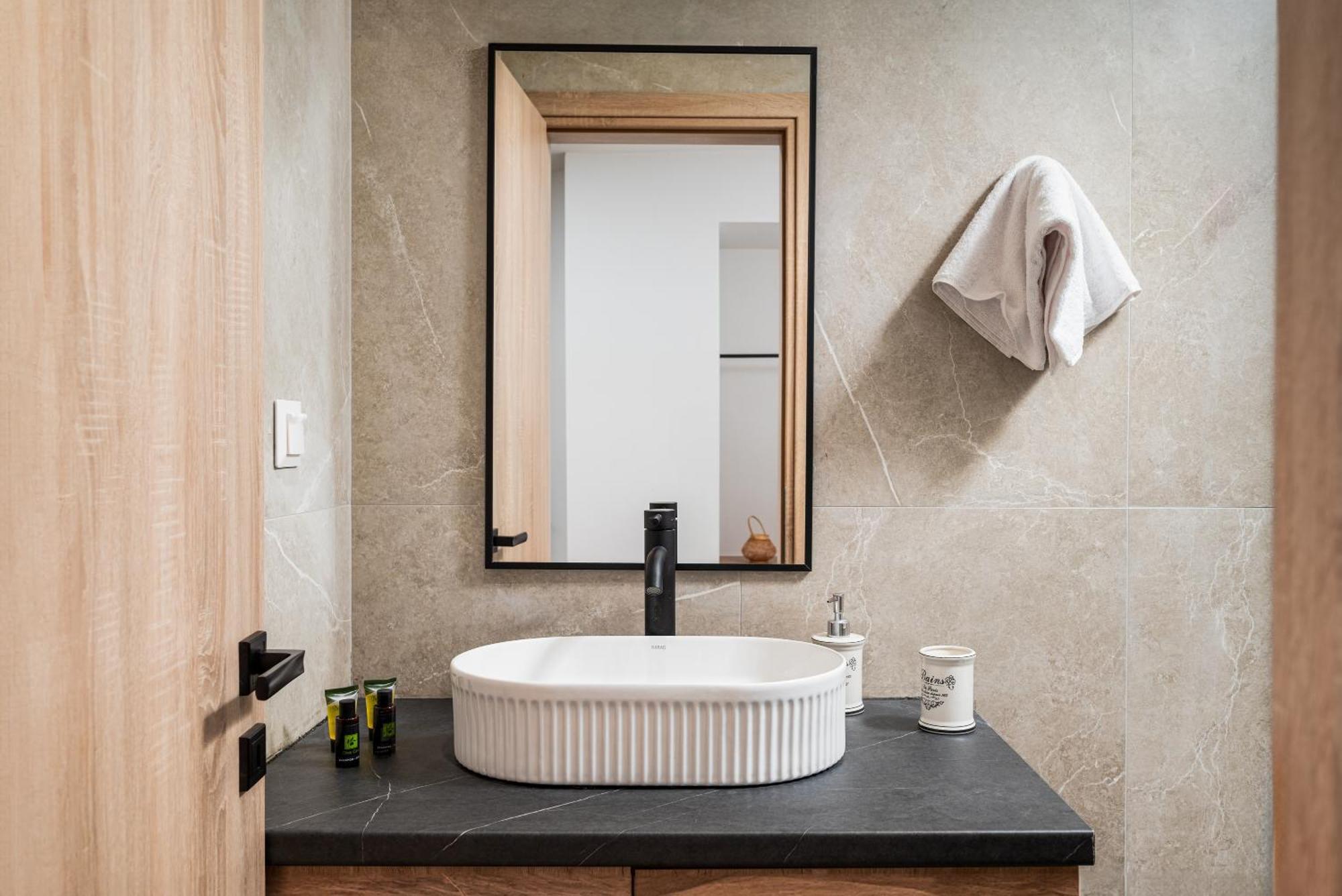 הרסוניסוס Makas Suites מראה חיצוני תמונה