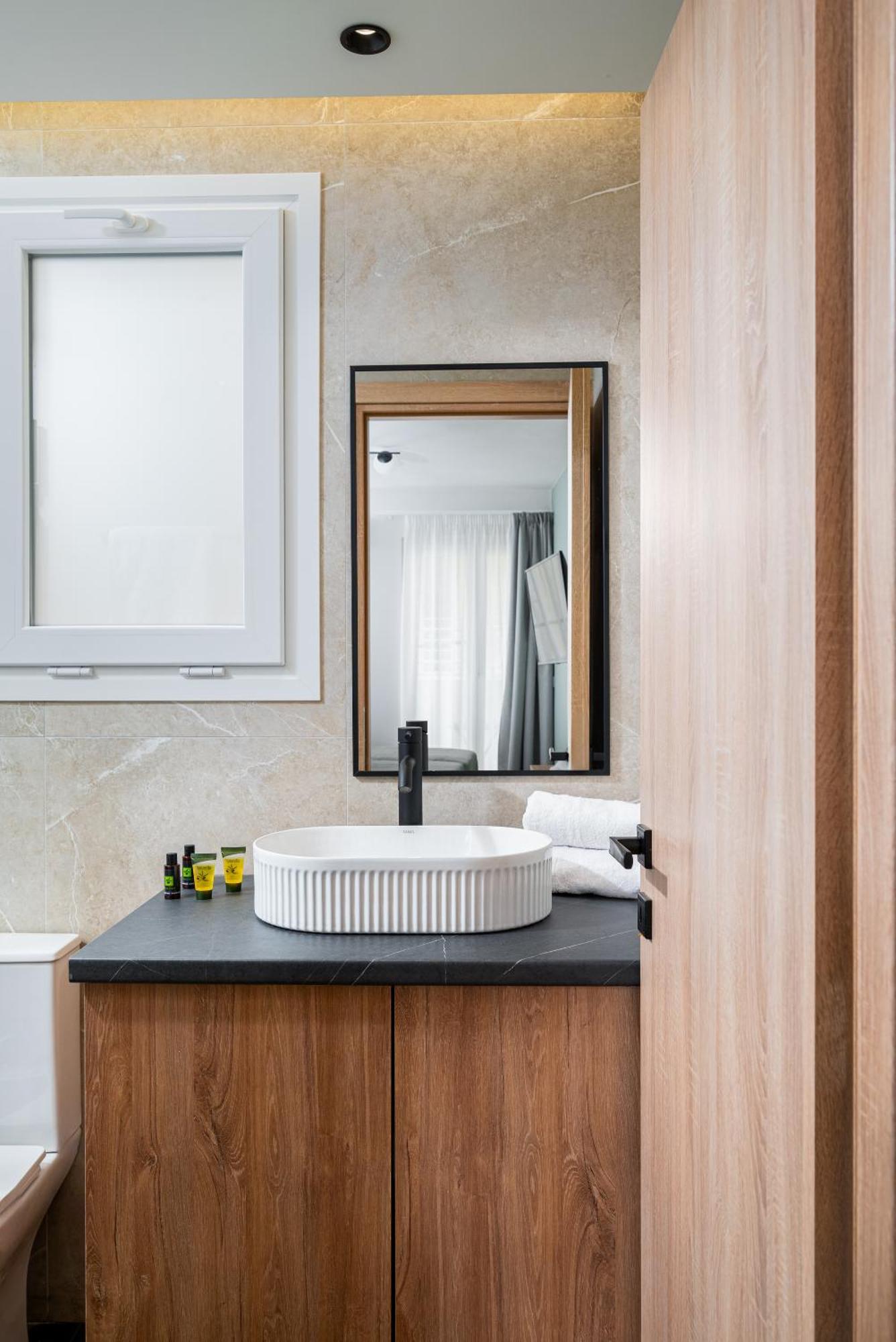 הרסוניסוס Makas Suites מראה חיצוני תמונה